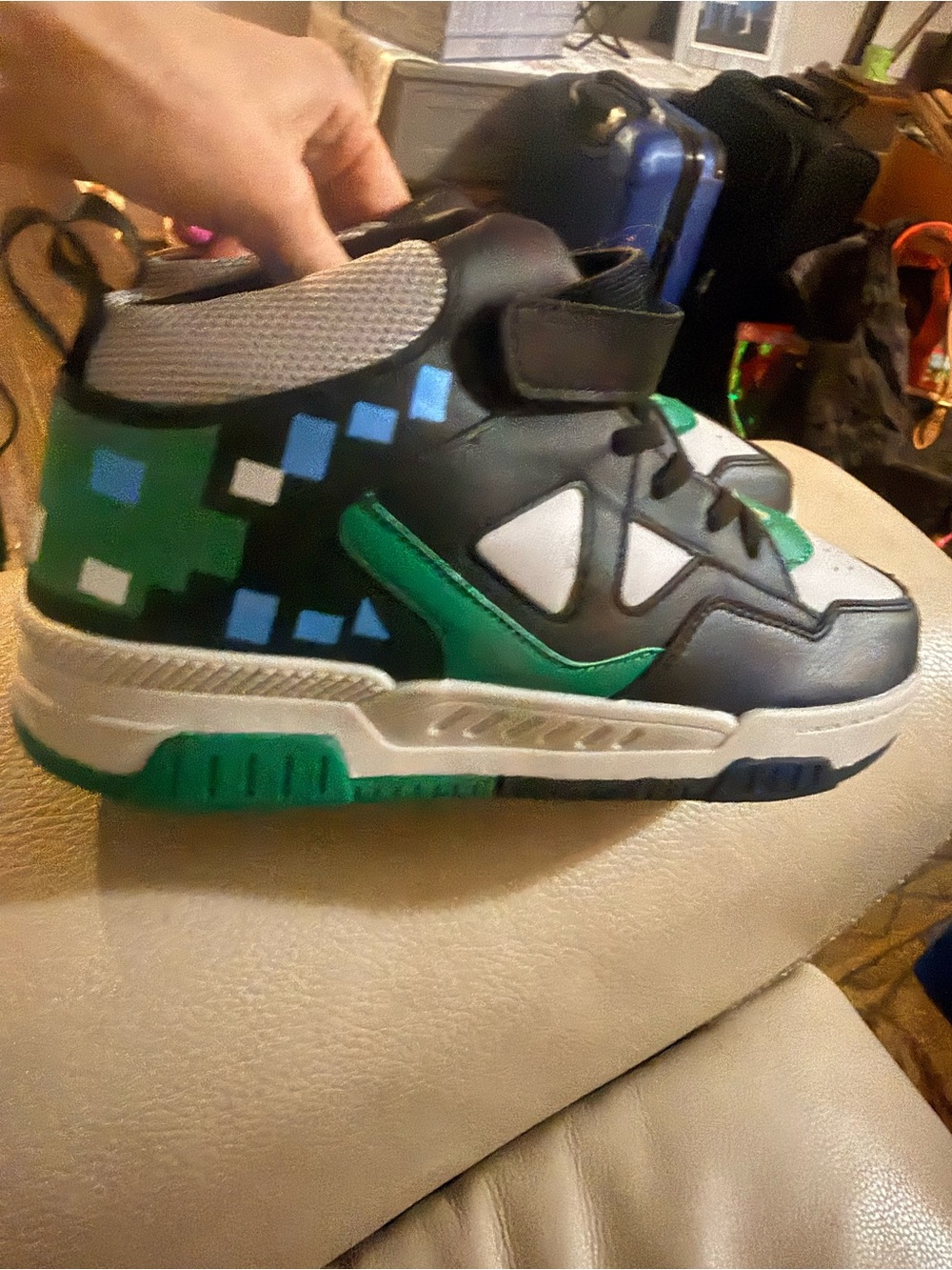 Kids High-Top Sneakers in Green and Black - Casual Sport Shoe never worn